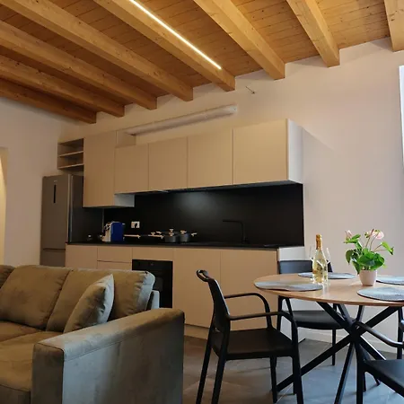 New Nido Di Luce In The Center, 2 Bedrooms * ベルガモ
